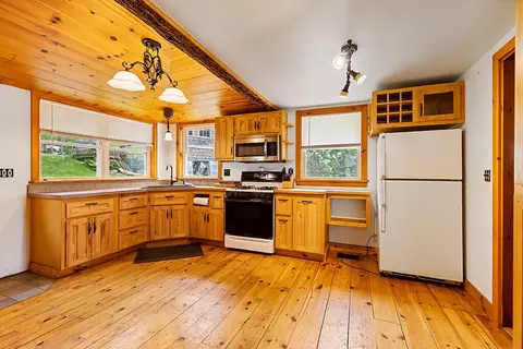 Kitchen - 40 Albee Rd, Augusta, ME 04330 photo 1 of 4