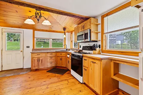 Kitchen - 40 Albee Rd, Augusta, ME 04330 photo 4 of 4