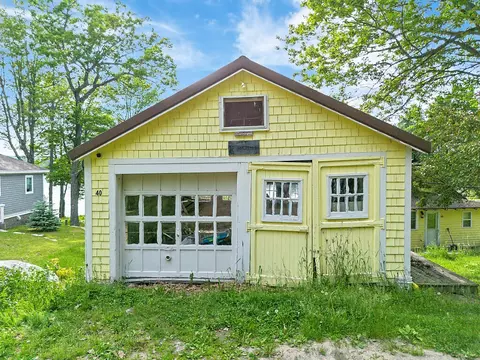 Exterior - 40 Albee Rd, Augusta, ME 04330 photo 4 of 10