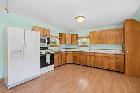 Kitchen - 63 Sebasco Rd, Phippsburg, ME 04562 photo 2 of 3
