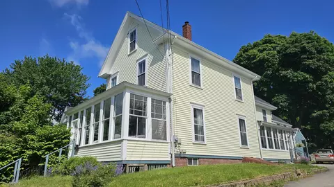423 Hammond St, Bangor, ME 04401