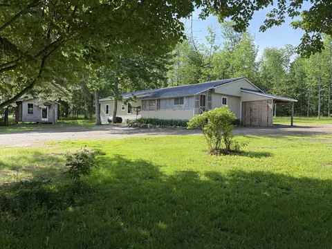 199 Dunn Rd, Dexter, ME 04930