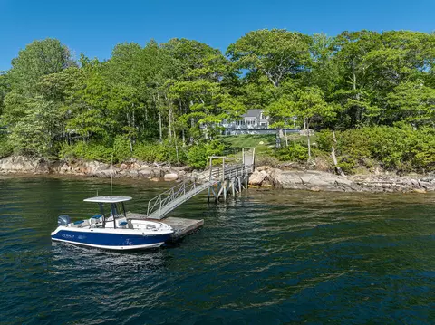 637 Ocean Point Rd, Boothbay, ME 04544