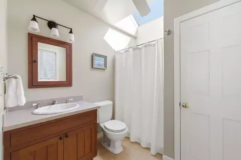 Bath - 30 Seaview Ave, Ogunquit, ME 03907 photo 2 of 2