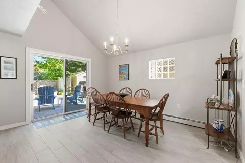 Dining - 30 Seaview Ave, Ogunquit, ME 03907 photo 1 of 2