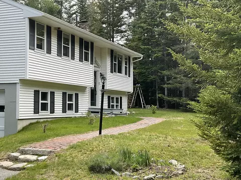 4 Salem Towne Rd, Southwest Harbor, ME 04679