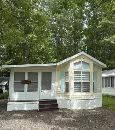 1 Robinson Way #B87, Kennebunk, ME 04043