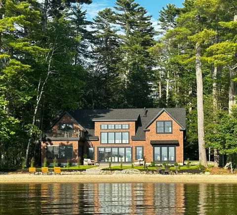 32 Hutchins Rd, Raymond, ME 04071
