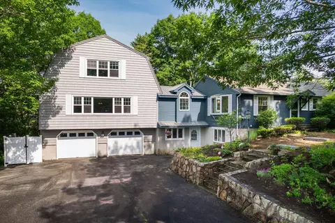 31 Scotland Bridge Rd, York, ME 03909
