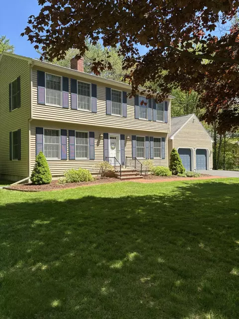 137 Cedarwood Rd, Auburn, ME 04210