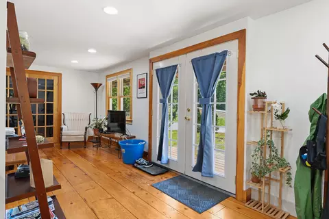 Entry Way - 7 Cross Rd, Edgecomb, ME 04556 photo 1 of 10