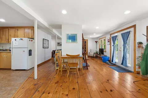 Entry Way - 7 Cross Rd, Edgecomb, ME 04556 photo 2 of 10