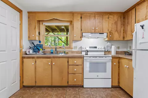 Kitchen - 7 Cross Rd, Edgecomb, ME 04556 photo 2 of 9