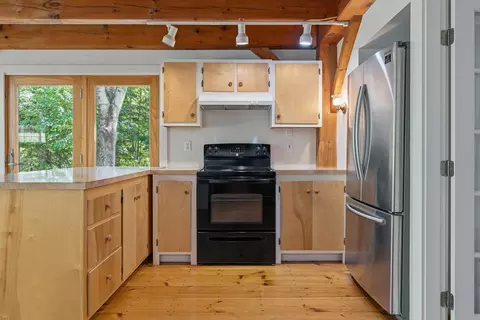 Kitchen - 7 Cross Rd, Edgecomb, ME 04556 photo 8 of 9