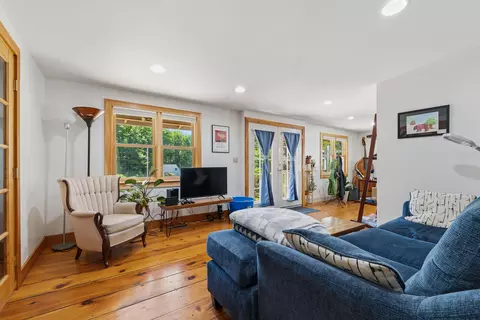 Living - 7 Cross Rd, Edgecomb, ME 04556 photo 2 of 12