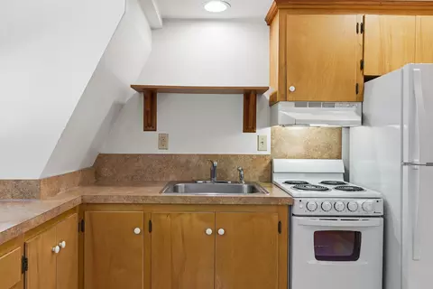 Kitchen - 7 Cross Rd, Edgecomb, ME 04556 photo 5 of 9