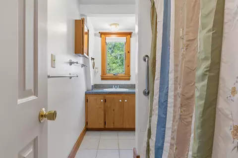 Bath - 7 Cross Rd, Edgecomb, ME 04556 photo 3 of 7