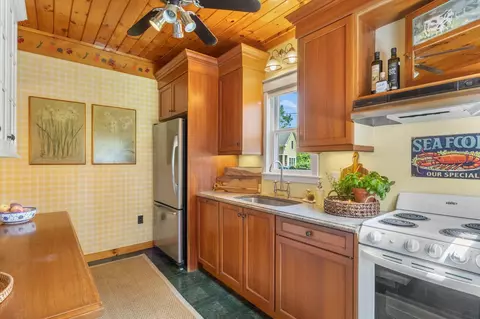Kitchen - 107 Highland Ave, Ogunquit, ME 03907 photo 4 of 6