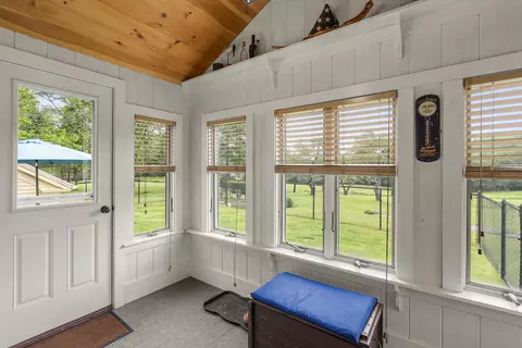 Entry Way - 29 Town Hall Rd, Edgecomb, ME 04556 photo 2 of 5