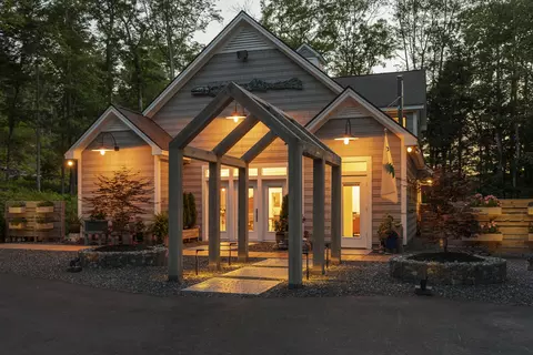 98 Meadow Cove Rd, Boothbay, ME 04544