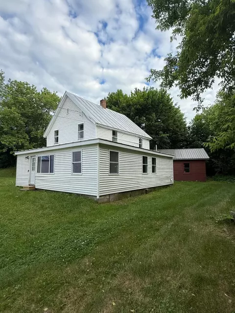 49 Old Waterville Rd, Oakland, ME 04963