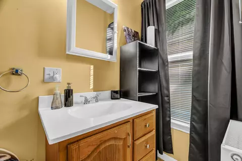 Bath - 117 Union St, Brewer, ME 04412 photo 2 of 5