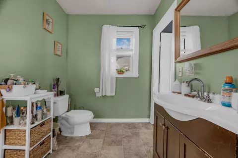Bath - 117 Union St, Brewer, ME 04412 photo 4 of 5