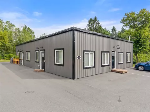 372 Old County Rd, Hampden, ME 04444