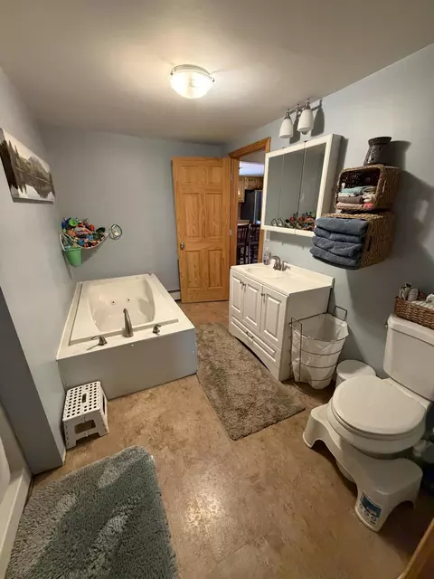 Bath - 336 Bates St, Millinocket, ME 04462 photo 2 of 3