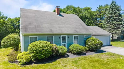19 Hillcrest St, Hallowell, ME 04347