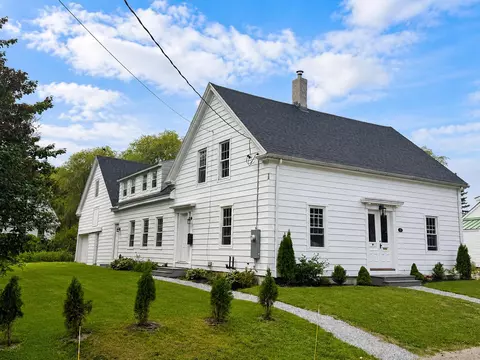 17 Green St, Thomaston, ME 04861