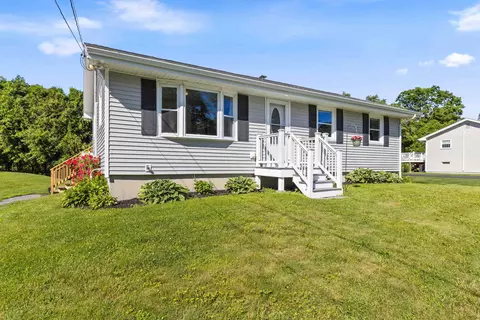 4 Queens Dr, Scarborough, ME 04074