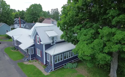 27 Weeks St, Houlton, ME 04730