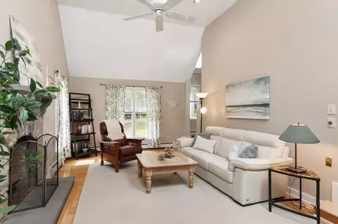 Living - 11 Rebecca Rd, Ogunquit, ME 03907 photo 3 of 4