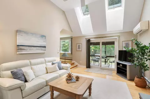 Living - 11 Rebecca Rd, Ogunquit, ME 03907 photo 2 of 4