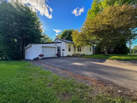 12 Winchester St, Presque Isle, ME 04769