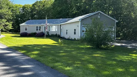 28 Denise Ave, Oakland, ME 04963