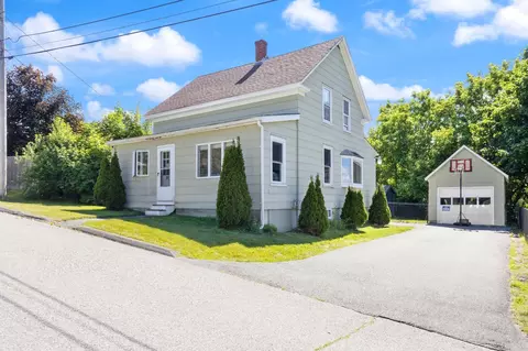 31 Dill St, Lewiston, ME 04240