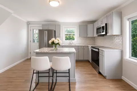 31 Dill St, Lewiston, ME 04240