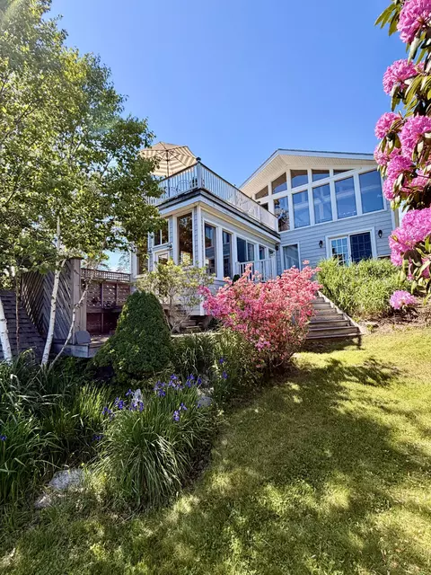 22-26 Tinkers Lndg, Vinalhaven, ME 04863