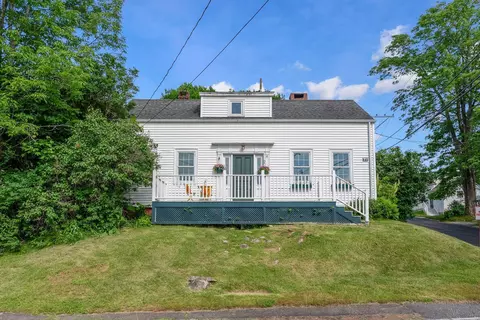 27 Pleasant St, Wiscasset, ME 04578