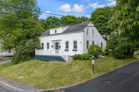 27 Pleasant St, Wiscasset, ME 04578