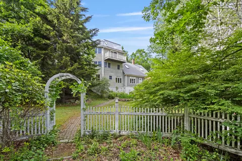 238 Brackett Ave, Peaks Island, ME 04108