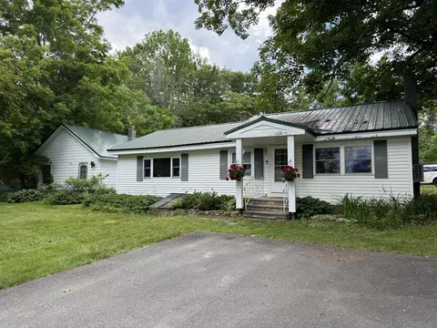 47 Hampden Rd, Carmel, ME 04419
