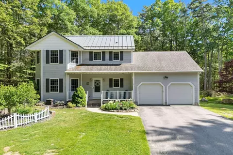 21 N Village Rd, Cape Neddick, ME 03902