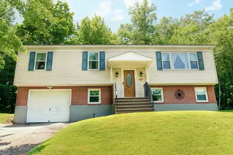 129 Summit St, Baileyville, ME 04694