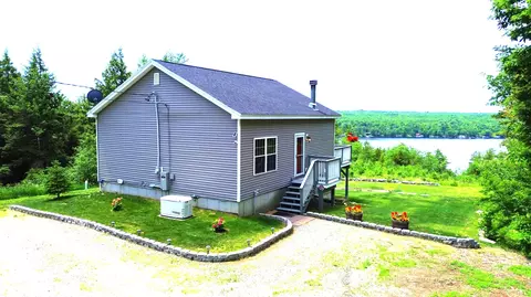 558 Old Ferry Rd, Hartland, ME 04943