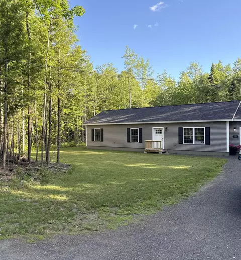 522 Avenue Rd, Levant, ME 04456