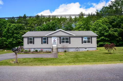 29 Townhouse Rd, Chelsea, ME 04330