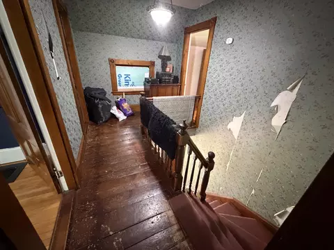 Entry Way - 18 Beech St, Dexter, ME 04930 photo 2 of 4